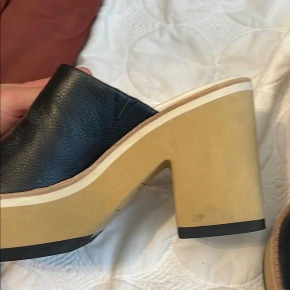 Dolce Vita Black Leather Platform Sandals - Picture 3 of 10